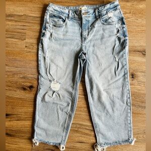 M Jeans by Maurices Distressed Cropped Capri Jeans EUC